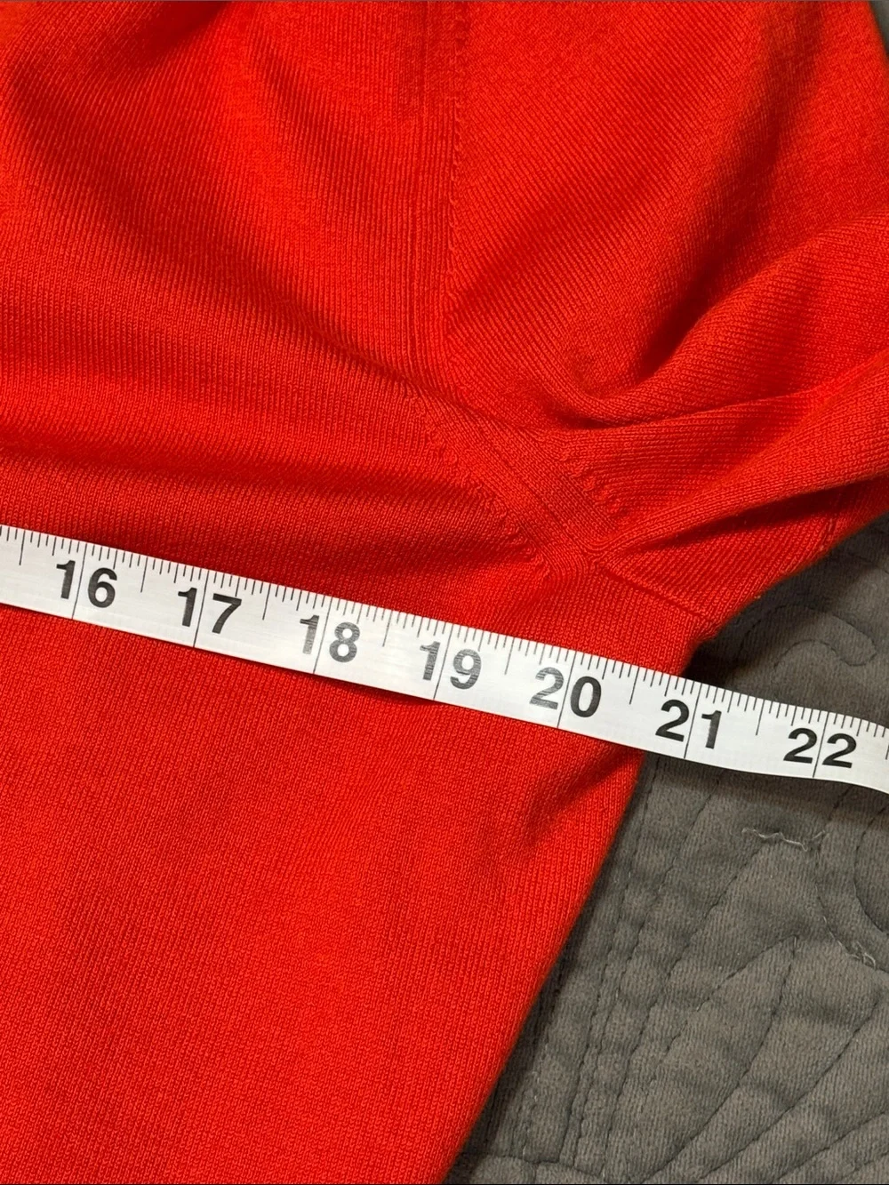 Banana Republic Men's V-Neck Sweater in Bright Red/orange. Size Medium